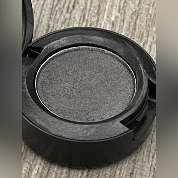 Discontinued MAC Eyeshadow ANTI - ESTABLISHMENT - Picture 7 of 7